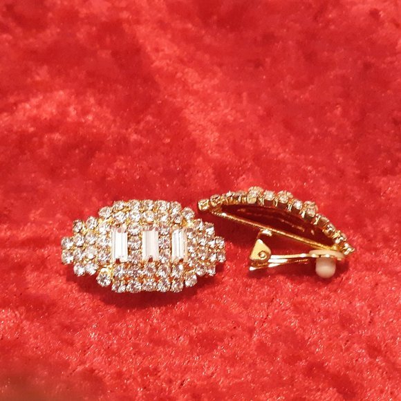 Jewelry - Cute Holiday Clip On Earrings Crystal